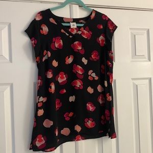 Cabi, v-neck top with cap sleeves.